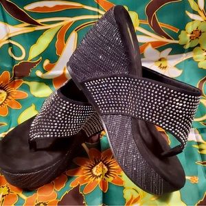 Volatile Sandal Wedge 3.5 in Black Thong Rhinestones Size 7